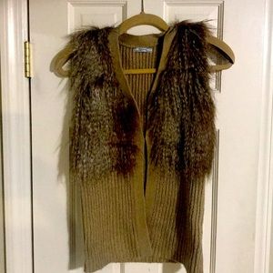 Knitted Vest with Faux Fur.